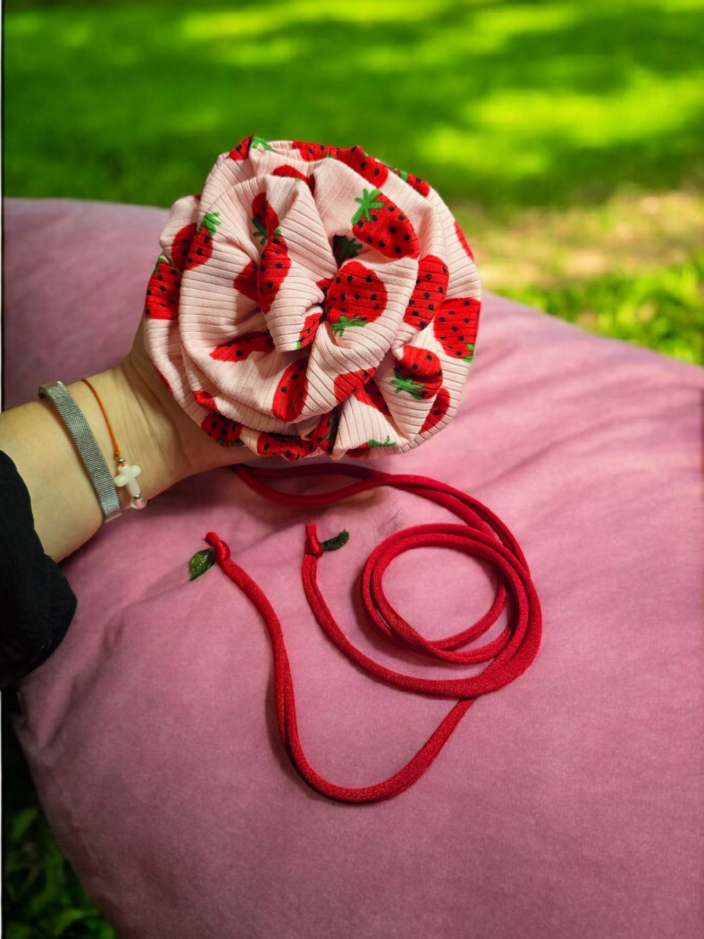 Strawberry fields 4ever choker