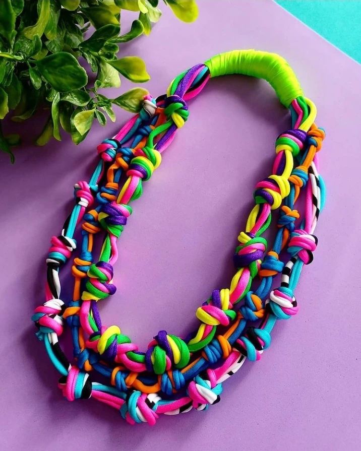 Multi color knots necklace
