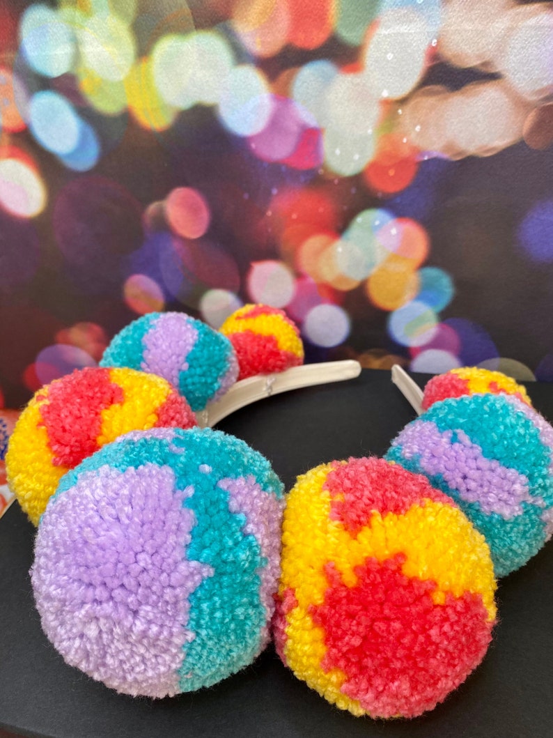 Morning Pompoms Crown