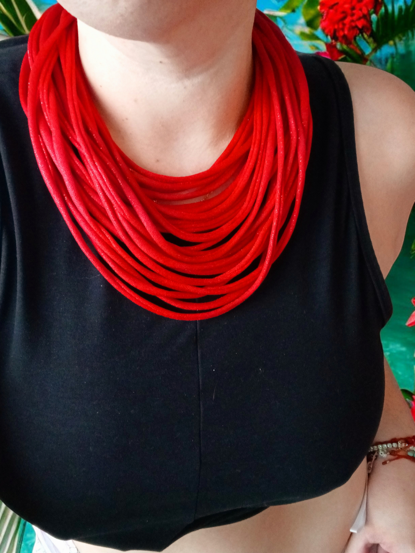 Red chunky short necklace