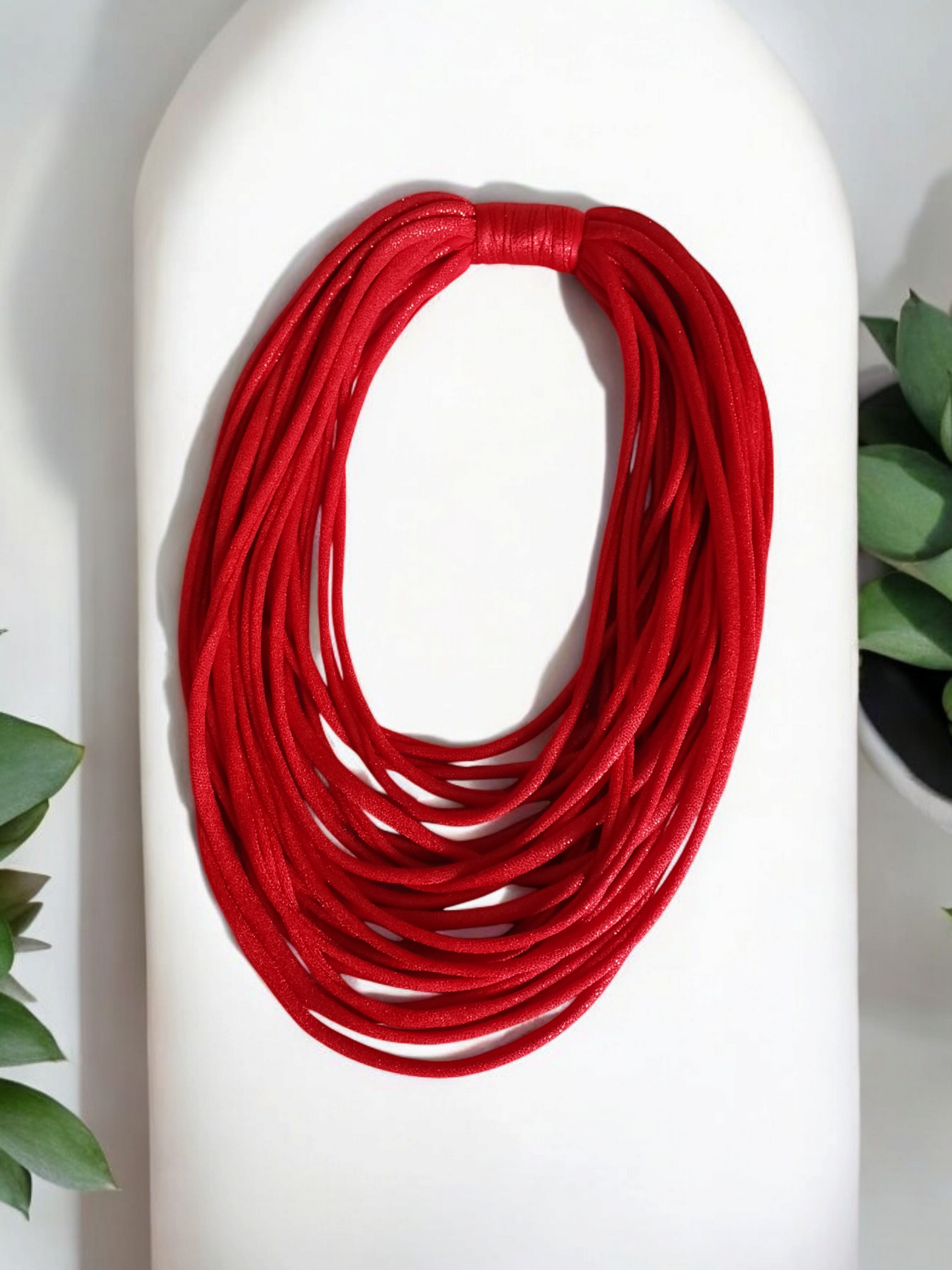 Red chunky short necklace